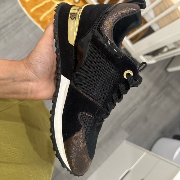 Louis vuitton Run away sneakers size 6.5 only used once . - Picture 1 of 2